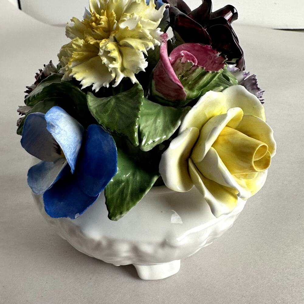 Decorative Home Accent Porcelain Royal Doulton Birks  Bouquet of Roses